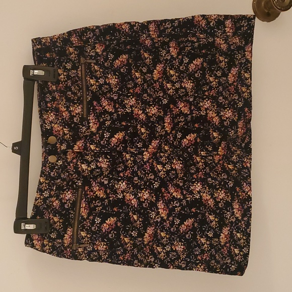 Mossimo floral skirt - Picture 2 of 2